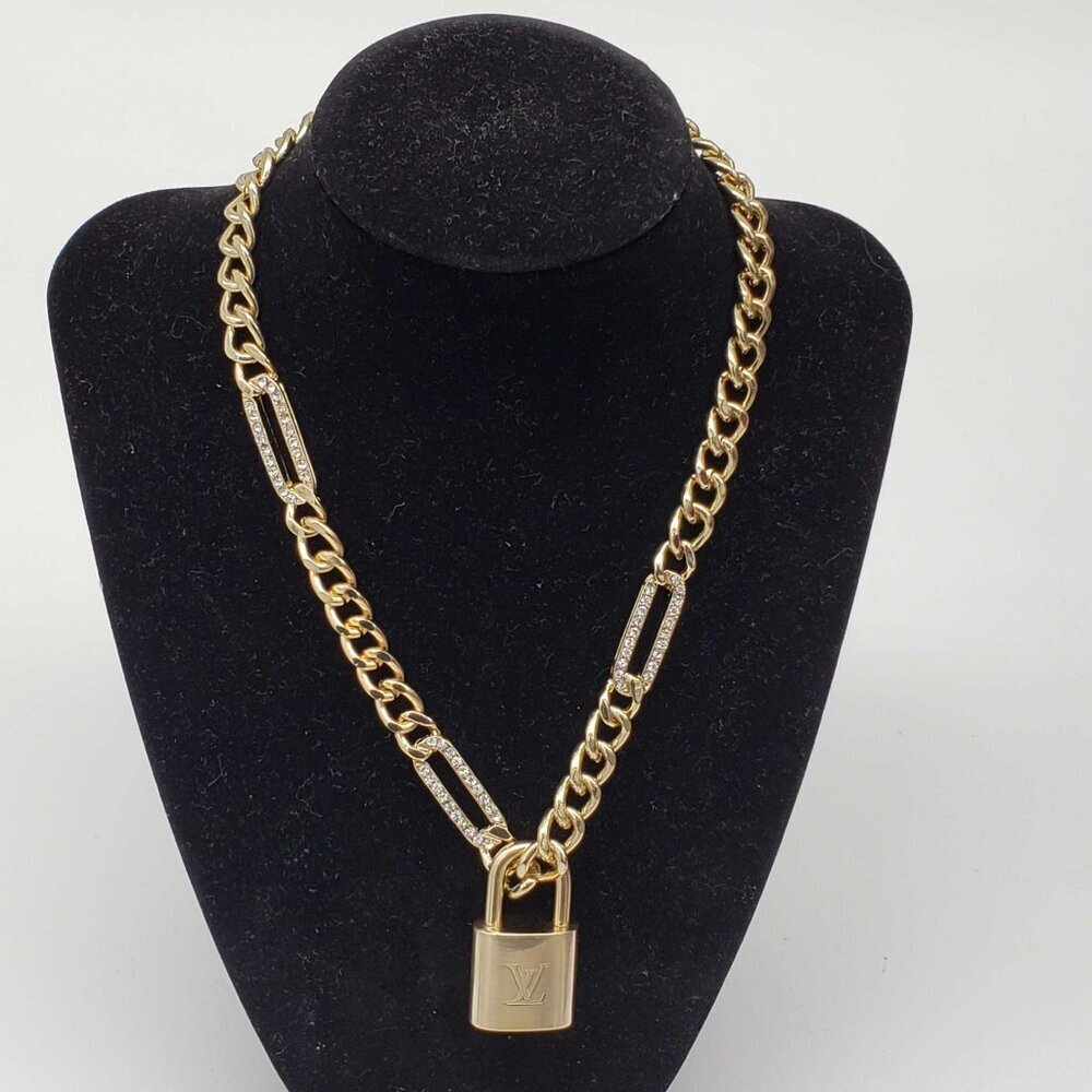 100% Auth Louis Vuitton Lock & Key with Unbranded Gold Plated Chain Necklace - Picture 2 of 11